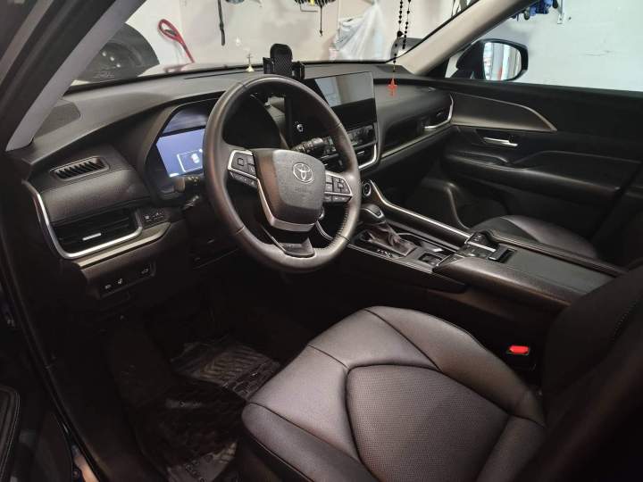 Professional interior car detailing Oshawa
